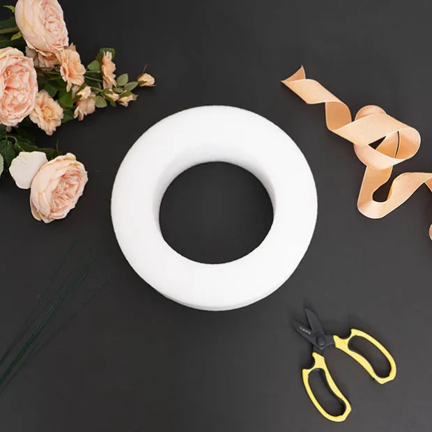 FlexiFoam Arrangement Wreath 30cm White